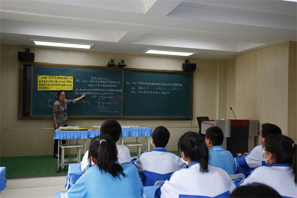 研磨功底 行穩(wěn)致遠(yuǎn)——咸陽市高新一中開展微型課說課磨課活動(dòng)