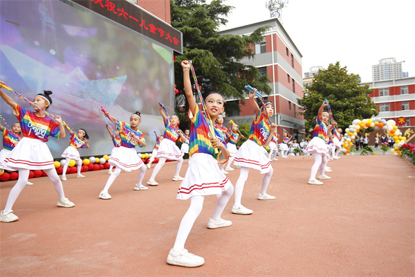 同心逐夢 一起向未來 喜迎二十大——咸陽市高新一中隆重舉行少先隊入隊儀式暨“慶六一”文藝匯演