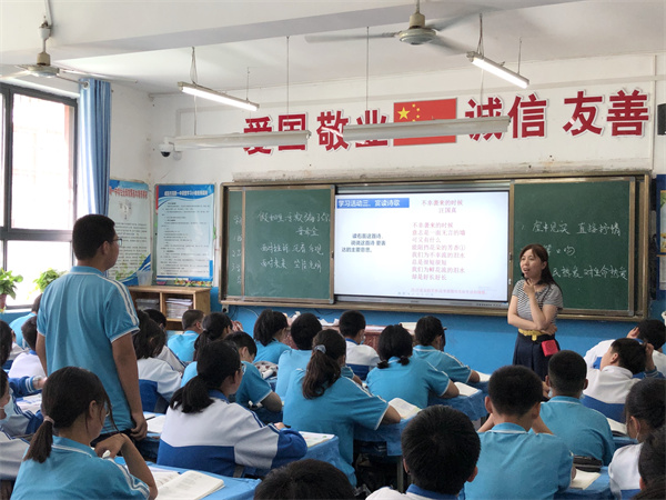 名師展風(fēng)采 交流共提升——國培計劃陜西省縣級學(xué)科帶頭人能力提升培訓(xùn)觀摩課活動在我校舉辦